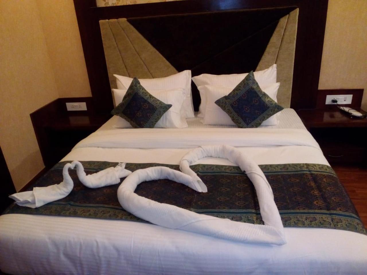 Square Inn Hotel,Bénarès Extérieur photo